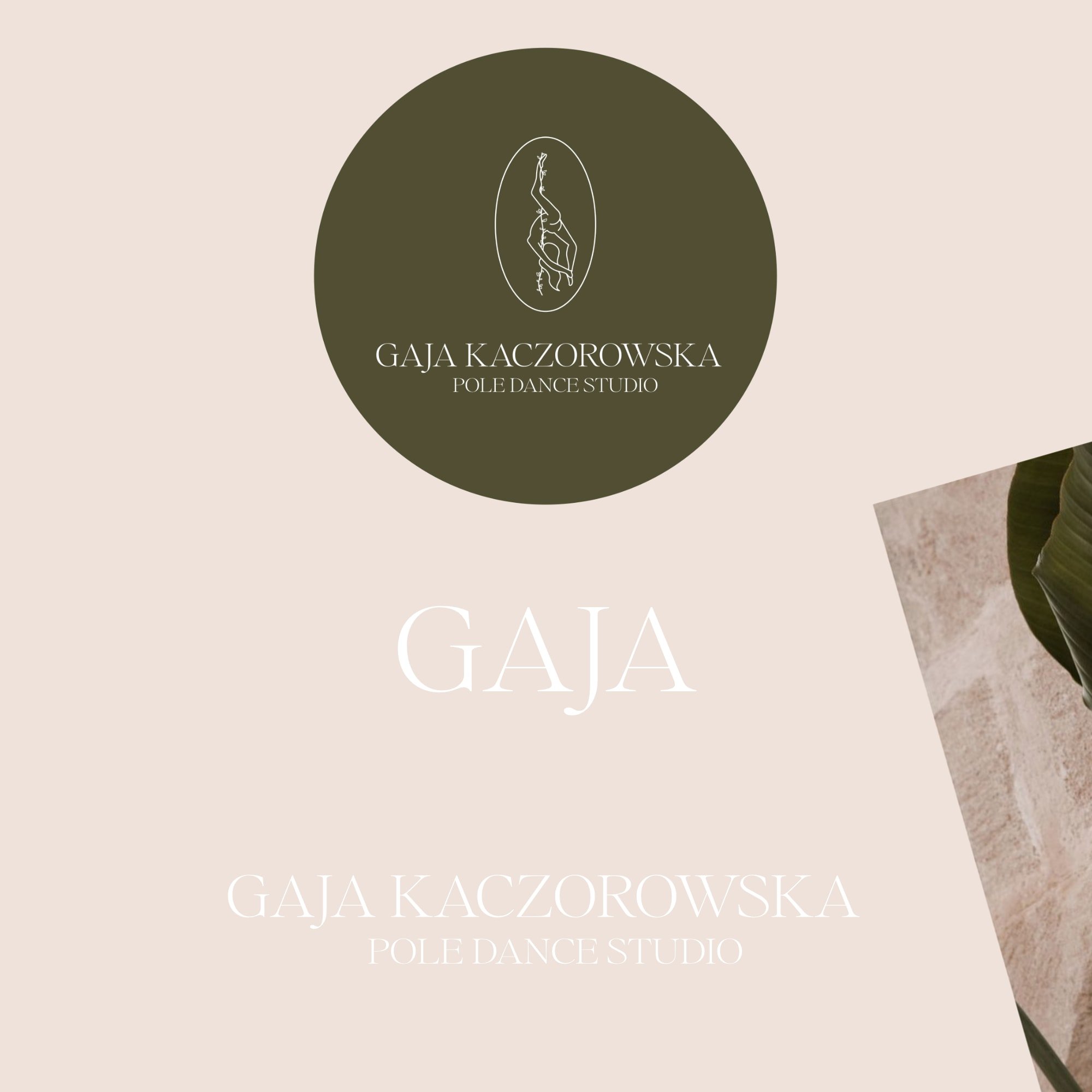 Prezentacja logo Gaja Kaczorowska Pole Dance Studio – wersja okrągła na oliwkowym tle i wersja typograficzna